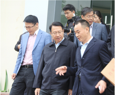 市長(zhǎng)、書(shū)記為南方IT學(xué)院關(guān)心鼓勵(lì)送特禮!